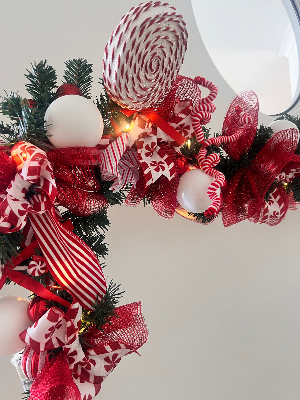 Peppermint pre-lit 9ft garland